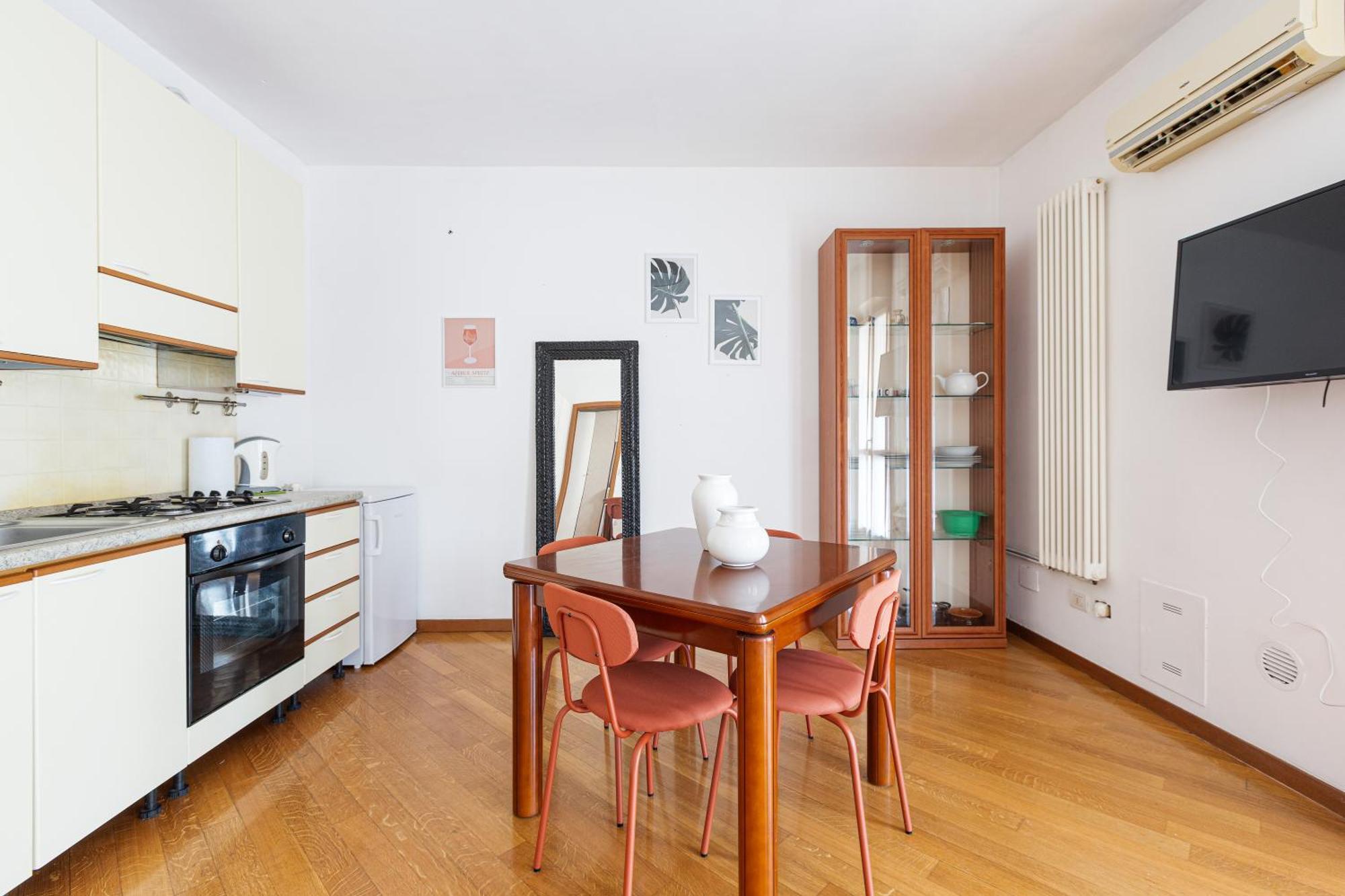 Cosy Studio With Balcony & Private Garage Milan Exterior photo