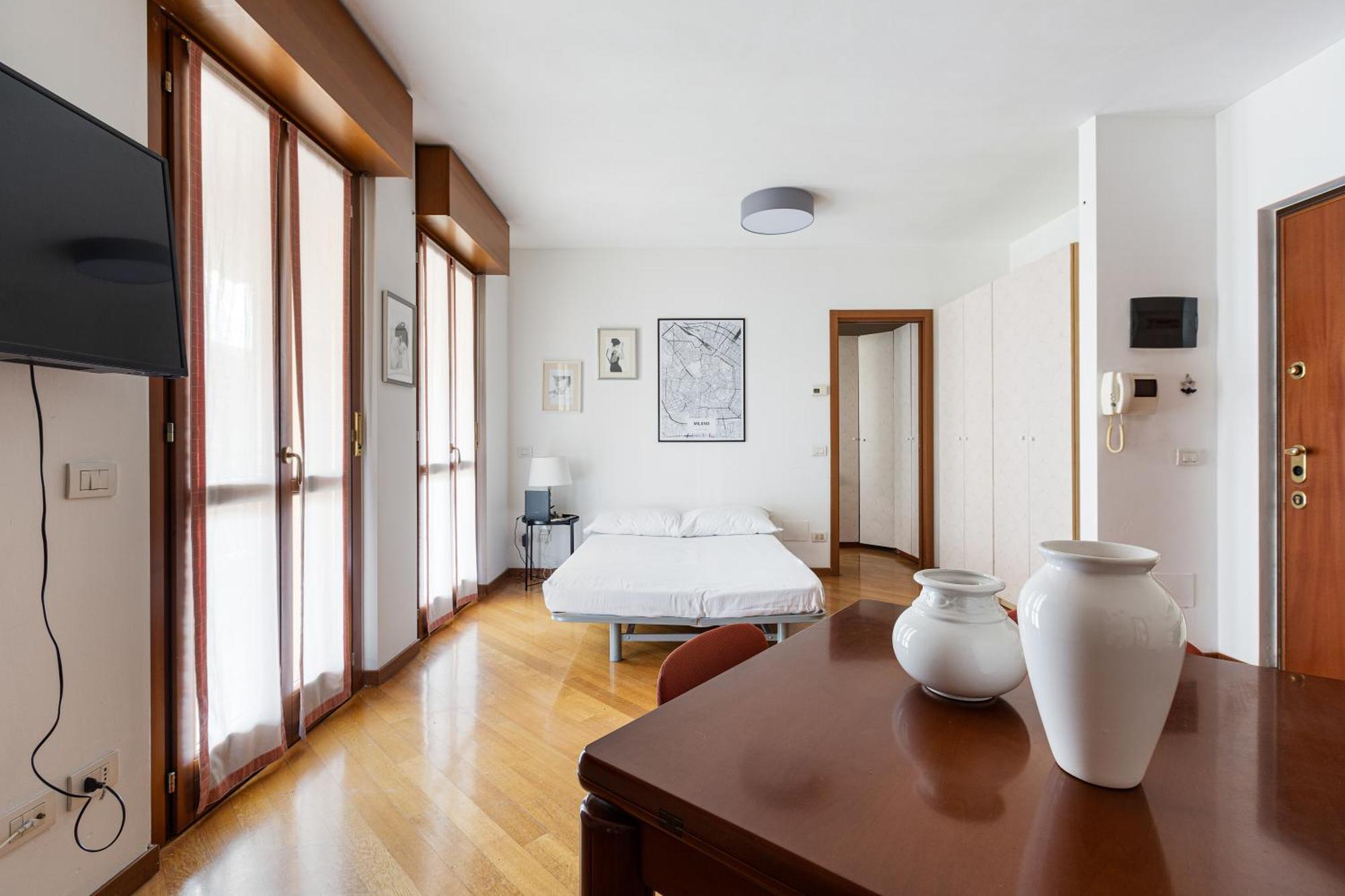 Cosy Studio With Balcony & Private Garage Milan Exterior photo