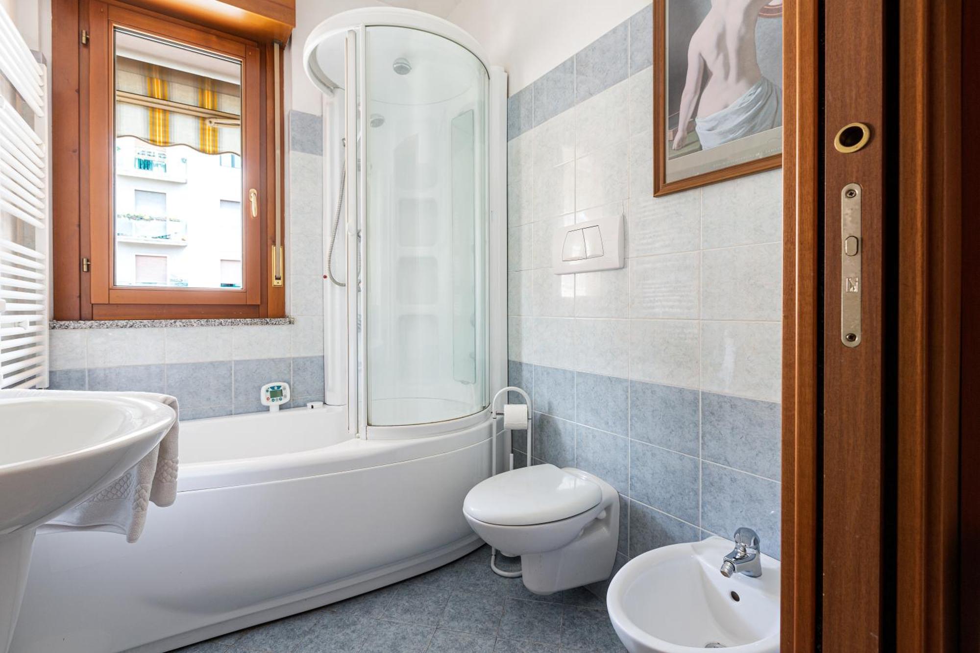 Cosy Studio With Balcony & Private Garage Milan Exterior photo